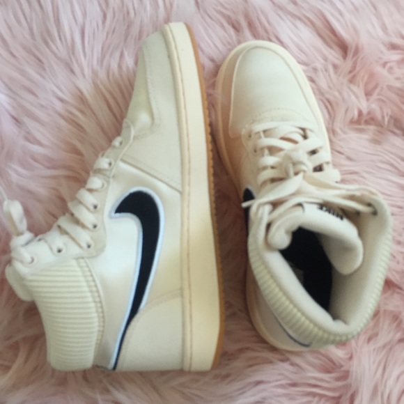 New Nike Women’s Ebernon Sneaker - Picture 3 of 4